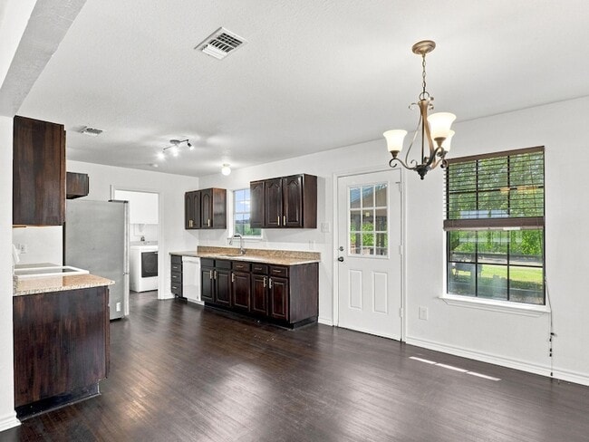 Building Photo - 1303 Lovers Ln
