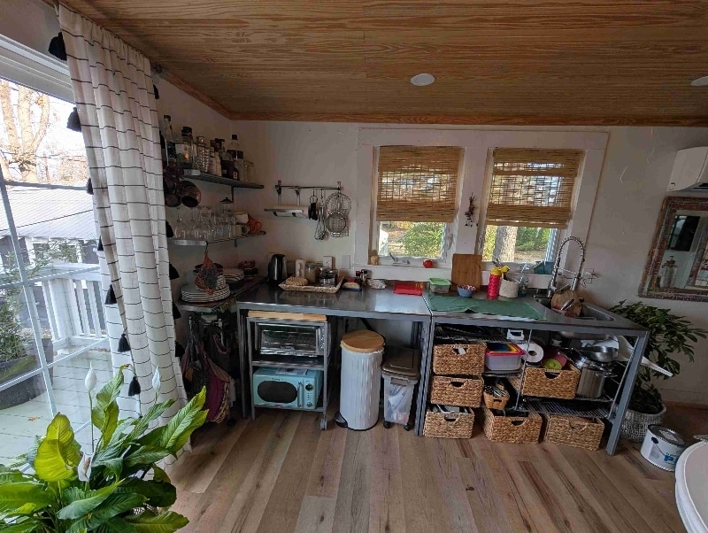 Building Photo - 306 Davis St