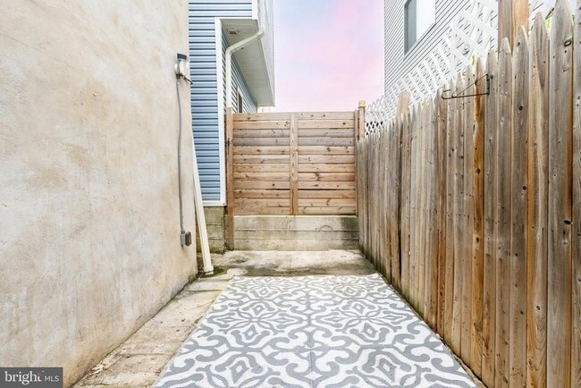 Building Photo - 2726 Edgemont St