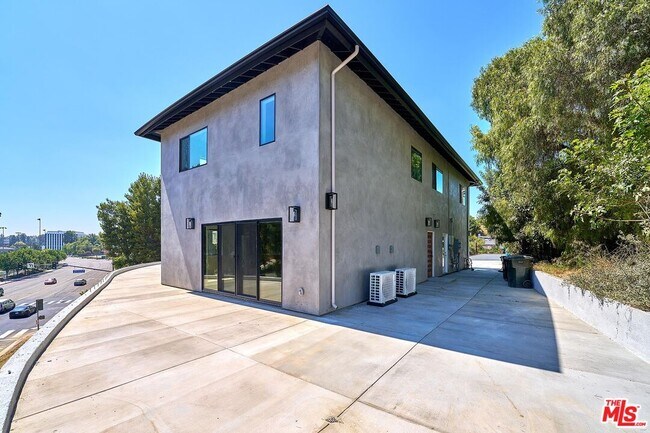 Building Photo - 102 Marion Blvd