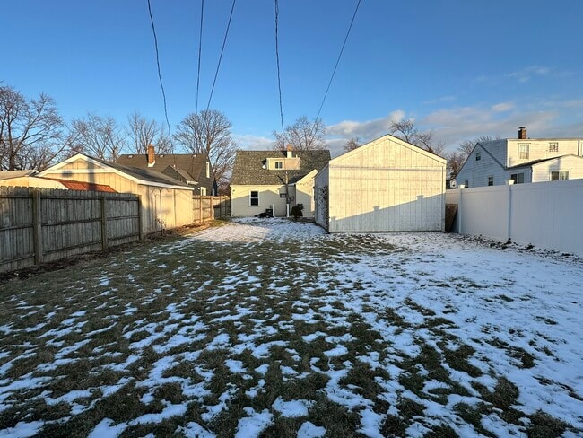 Building Photo - 15020 Ridgeway Ave