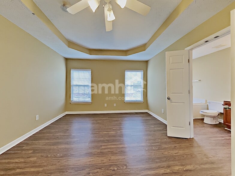 Building Photo - 4005 Strata Dr