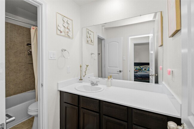 Building Photo - 2527 Cold River Dr