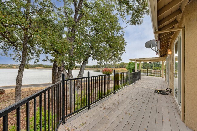 Building Photo - 6533 Chesbro Cir