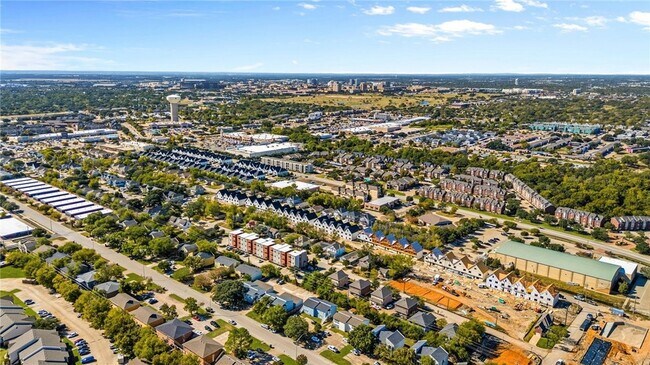 Building Photo - 240 Richards St