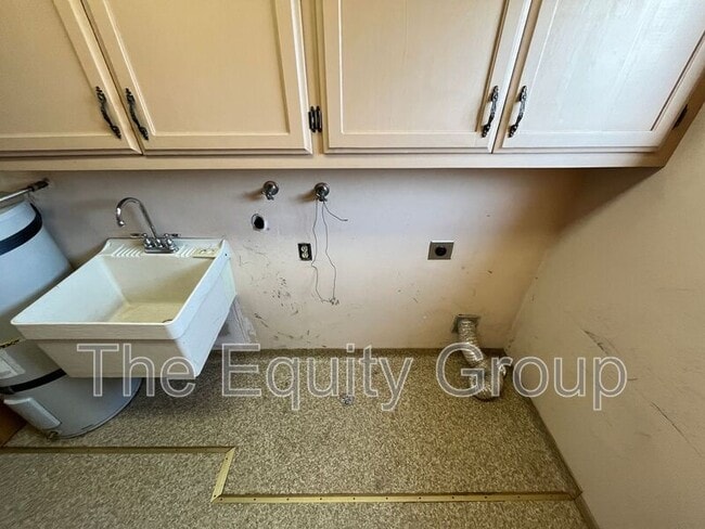 Building Photo - 228 W Teapot Dome Ave