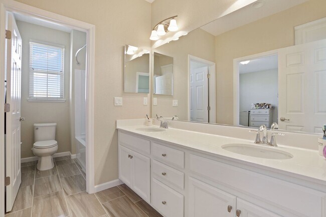 Building Photo - Beautiful home in desirable Spring Lake community Woodland