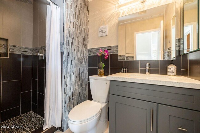 Building Photo - 3055 N Red Mountain