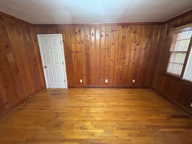 Building Photo - 4534 Oakwood Dr