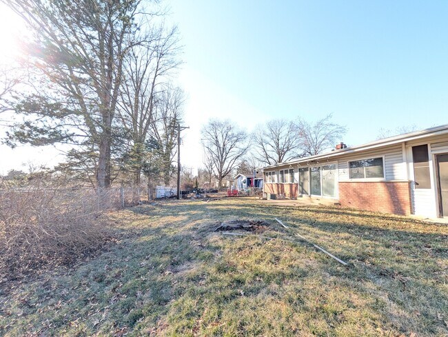 Building Photo - 3670 Tremont Dr