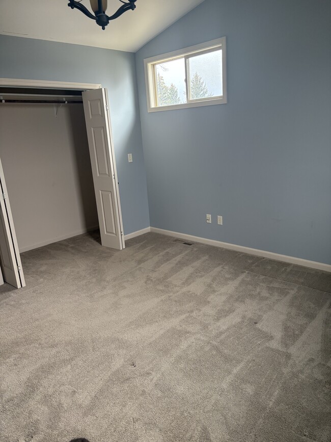 Building Photo - 407 Walnut St