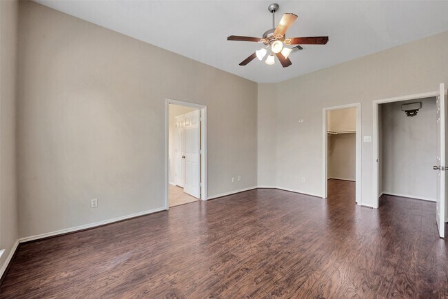 Building Photo - 871 Falling Springs Ln