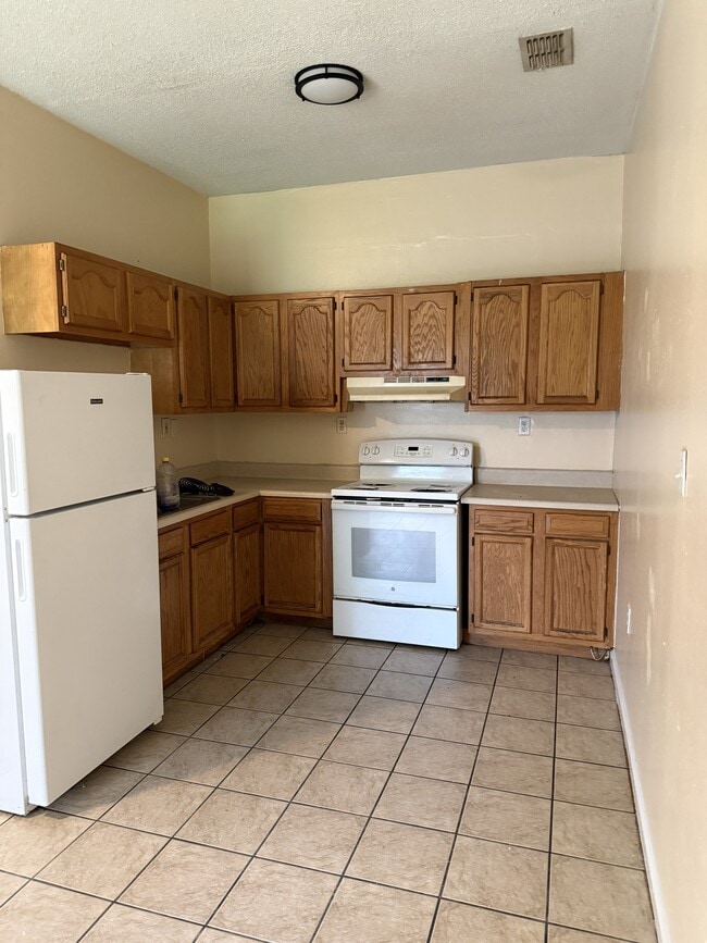 Building Photo - 604 US-221