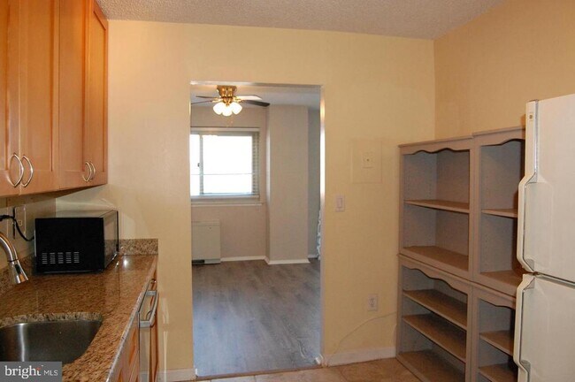 Building Photo - 1225 Martha Custis Dr