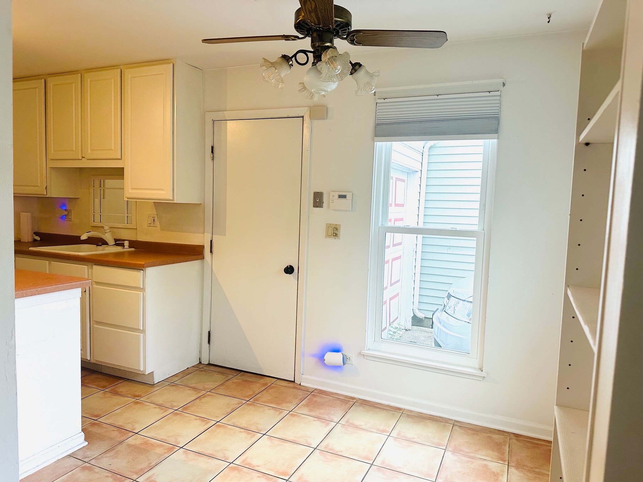 Building Photo - 1021 Perry Dr