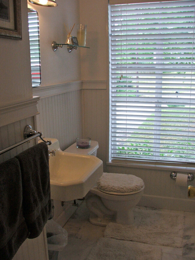 Building Photo - Cute 3 bedroom, 1 bath house in Homewood!