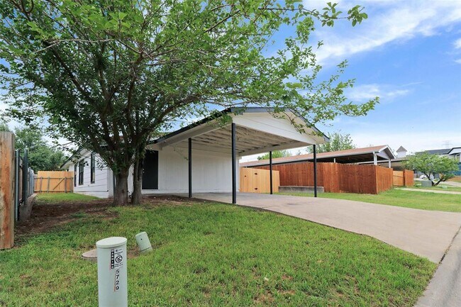 Building Photo - 5729 Pinon Vista Dr