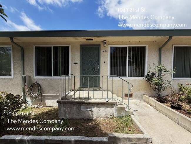 Building Photo - Triplex on 21st