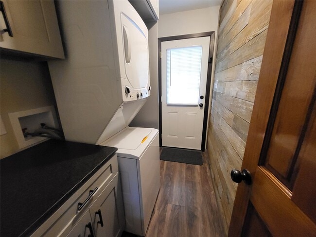 Building Photo - 30 Rdg Crk Dr