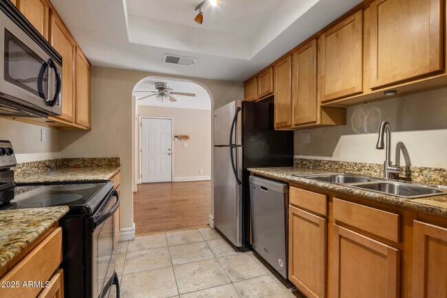 Building Photo - 3825 E Camelback Rd