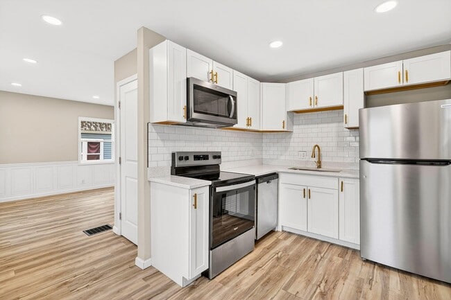 Building Photo - 2699 Pontiac St