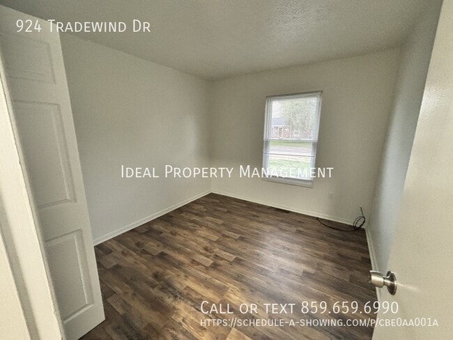 Building Photo - 924 Tradewind Dr