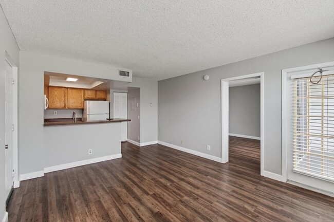 Building Photo - 708 Executive Center Dr
