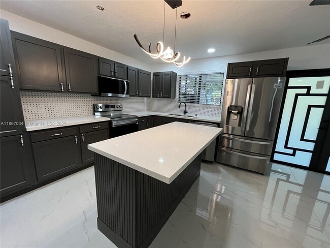 Primary Photo - 4661 NW 4th St