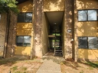 Building Photo - Beautiful 2 bedroom 1 bath 2nd floor condo...