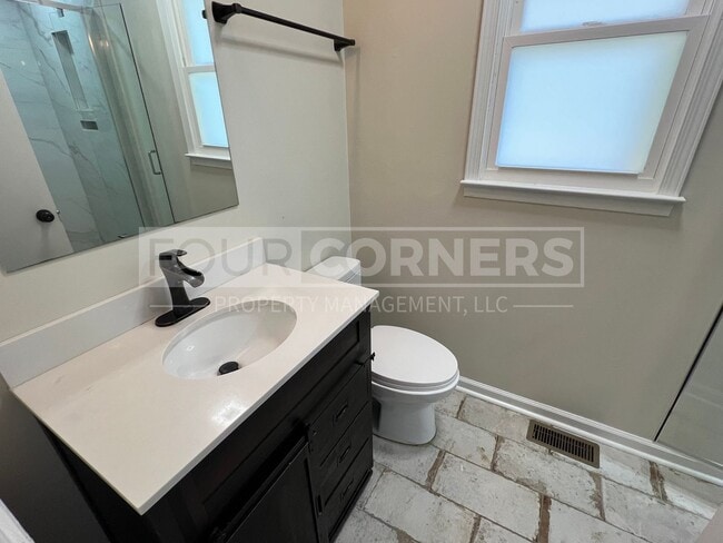 Building Photo - Beautiful 3 Bedroom 2 Bath Home