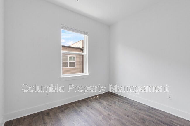 Building Photo - 14 Mural Walk NE