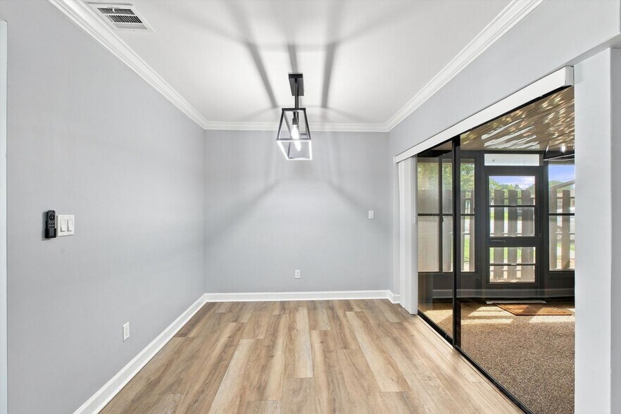 Building Photo - 646 SE 12th Ct