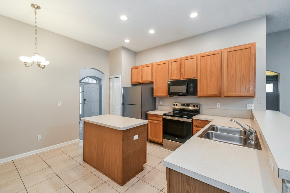 Building Photo - 9135 Prosperity Lake Dr