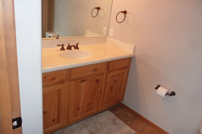 Building Photo - Bison Cove ~ 2 bed / 2 bath