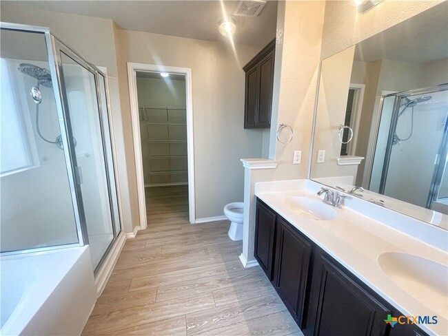 Building Photo - 525 Tom Kemp Dr