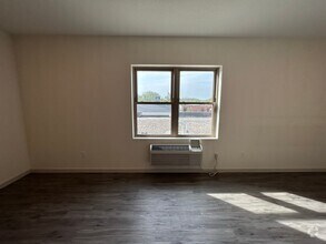 Building Photo - Studio Unit at Tiller+Main