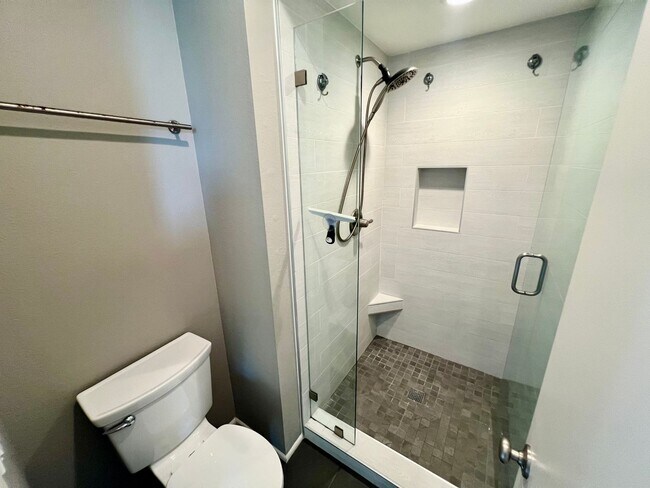 Building Photo - 2 Bed / 2 Bath Condo with Panoramic Ocean ...