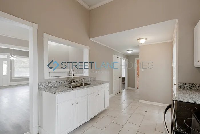 Building Photo - 2566 English Ave