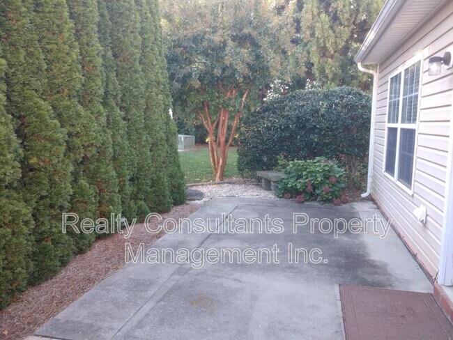 Building Photo - 300 Mourning Dove Terrace