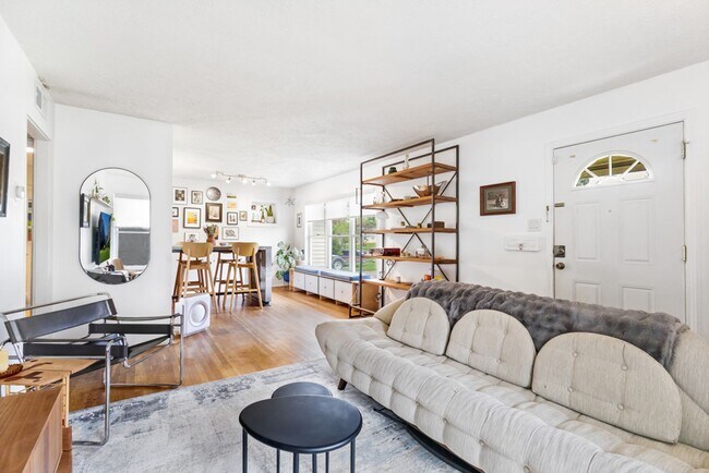 Building Photo - 230 Brettonwood Dr