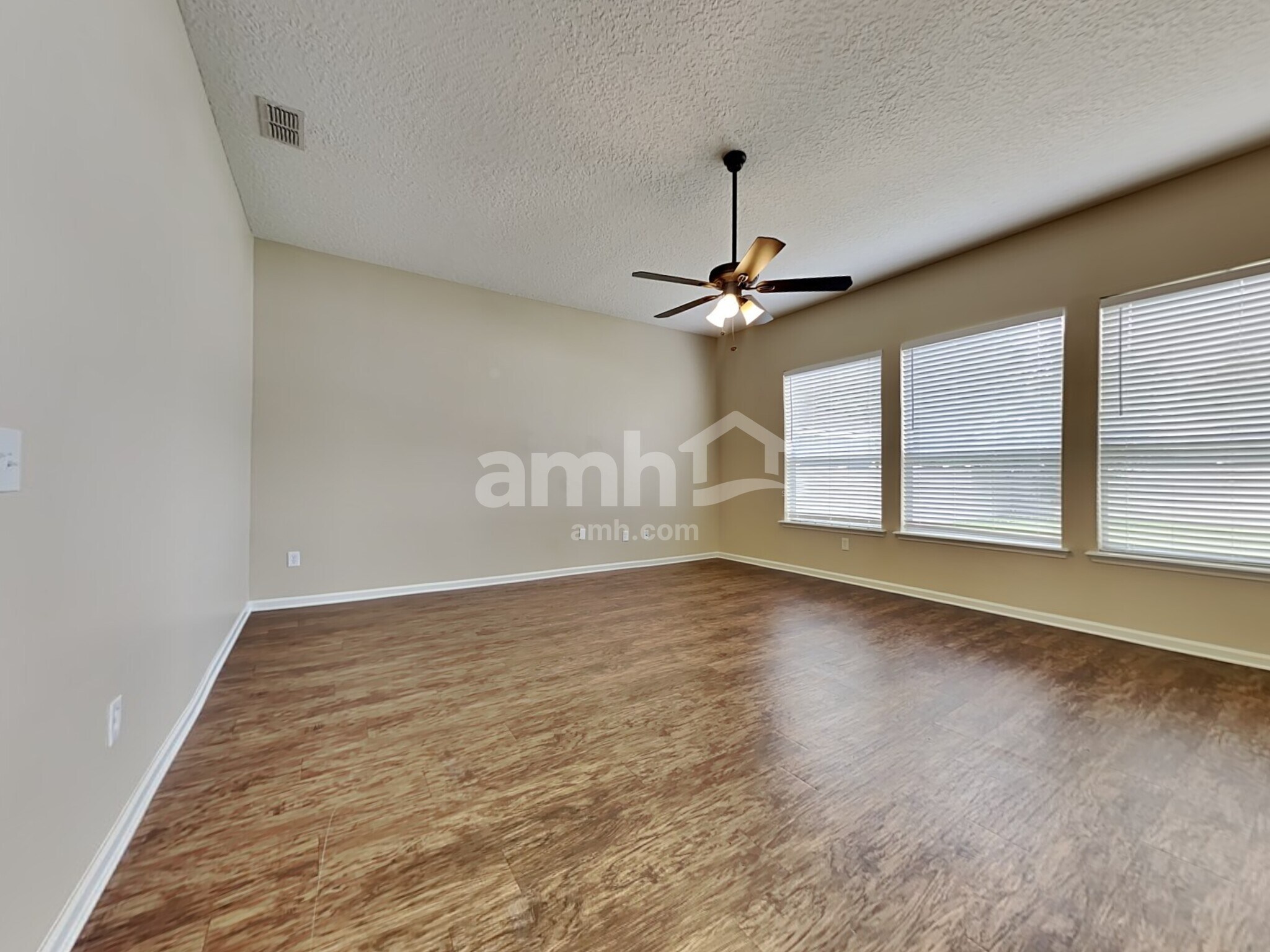 Building Photo - 2859 Pebblewood Ln