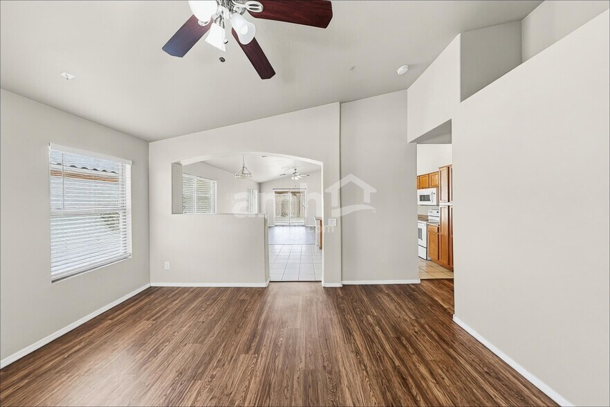 Building Photo - 16660 W Cottonwood St