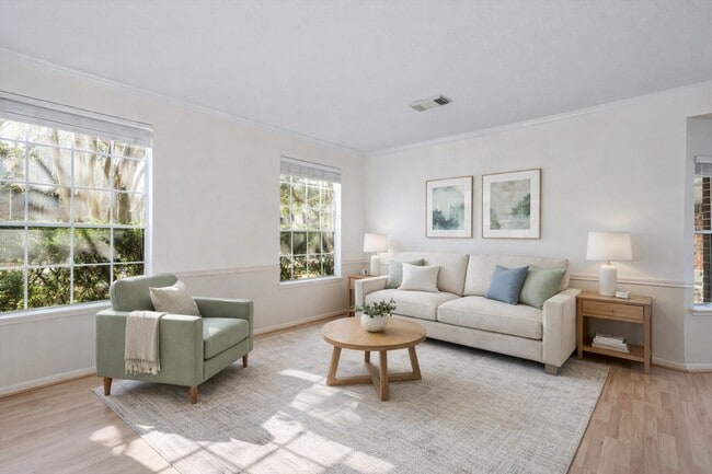 Building Photo - 2630 Lakeway Dr