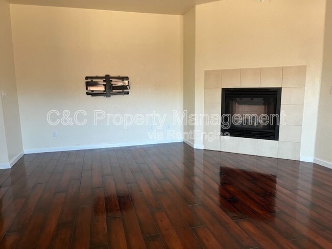 Building Photo - 4020 Crescent Ct