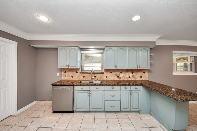 Building Photo - 4402 Ludwig Ln