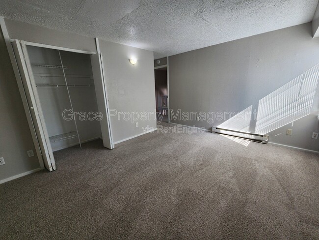 Building Photo - 492 S Dover Ave