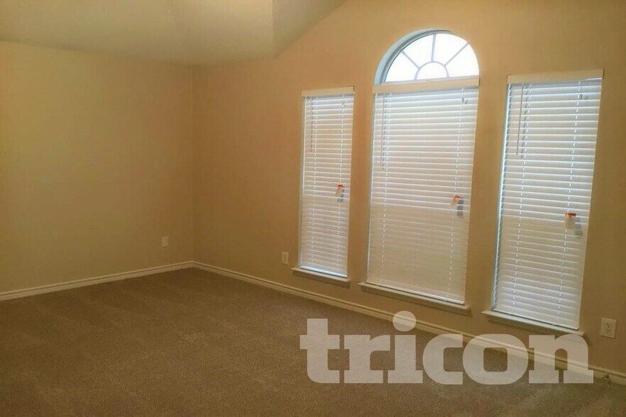 Building Photo - 1558 Aberdeen Dr