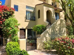 Building Photo - 233 Villorrio Dr E