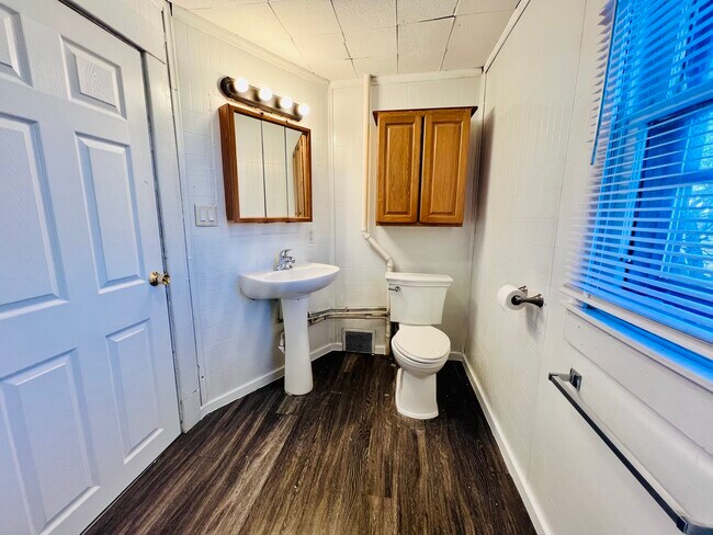 Bathroom - 604 Burton Ave