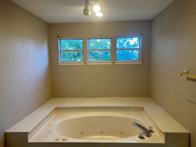 Building Photo - 3712 W Hartford St